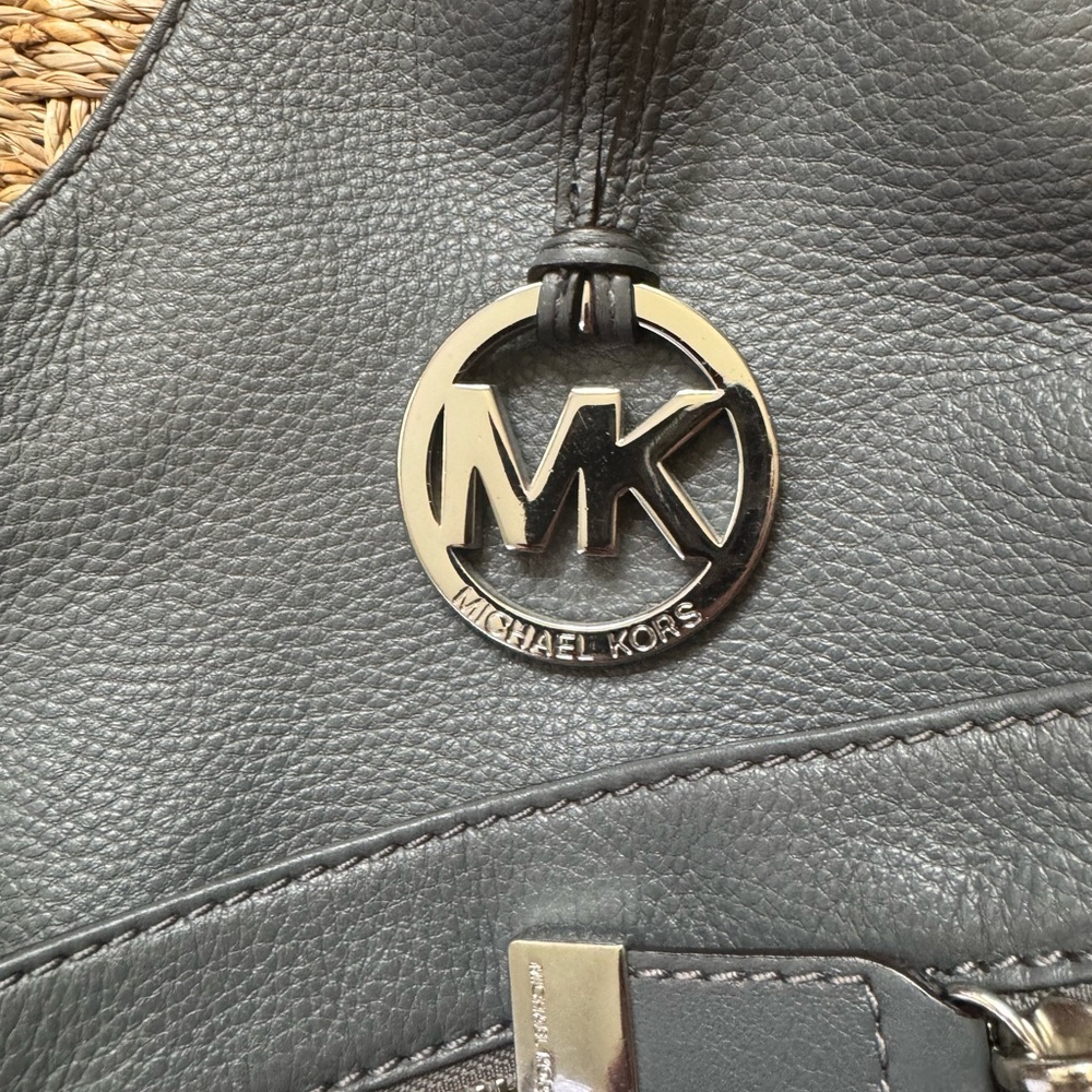 Michael Kors Gray Layton Hobo Bag with Slouchy Design - Picture 2 of 7